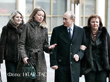 Владимир Путин с семьей